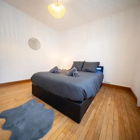 Le Salon Prive - Cinema, Billard, Parking & Billiard Apartament *