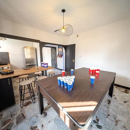 Le Salon Prive - Cinema, Billard, Parking & Billiard Apartament *