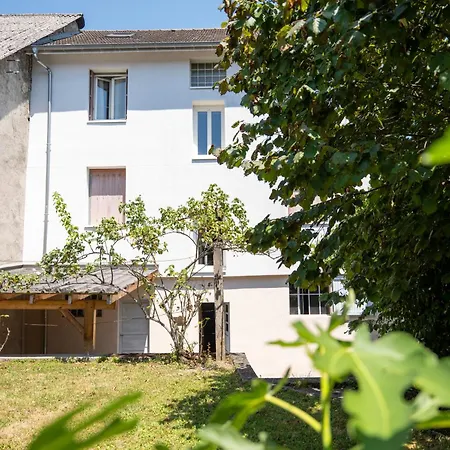 Le Salon Prive - Cinema, Billard, Parking & Billiard Apartament